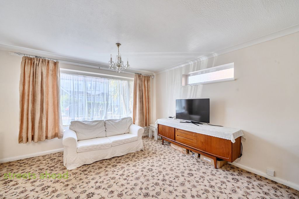 Property photo 2 of 13 Bcd489E3-Ad95-49B...