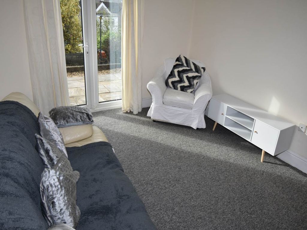 Property photo 2 of 12 Lounge Photo 3