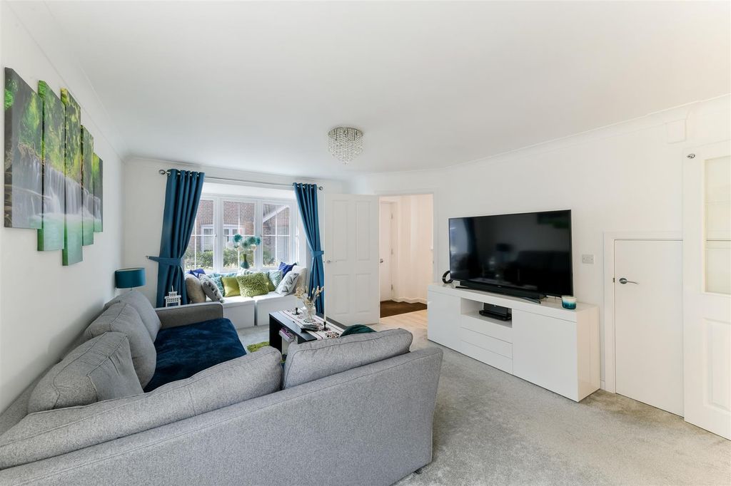 Property photo 2 of 18