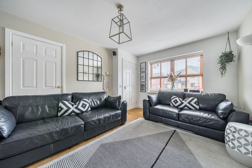 Property photo 2 of 23 1405303-10-6980c8Aaf21d5