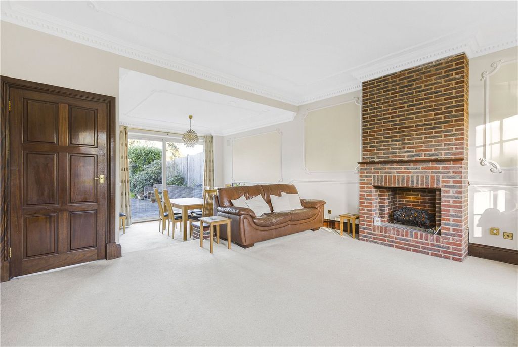 Property photo 3 of 23 Picture No. 32