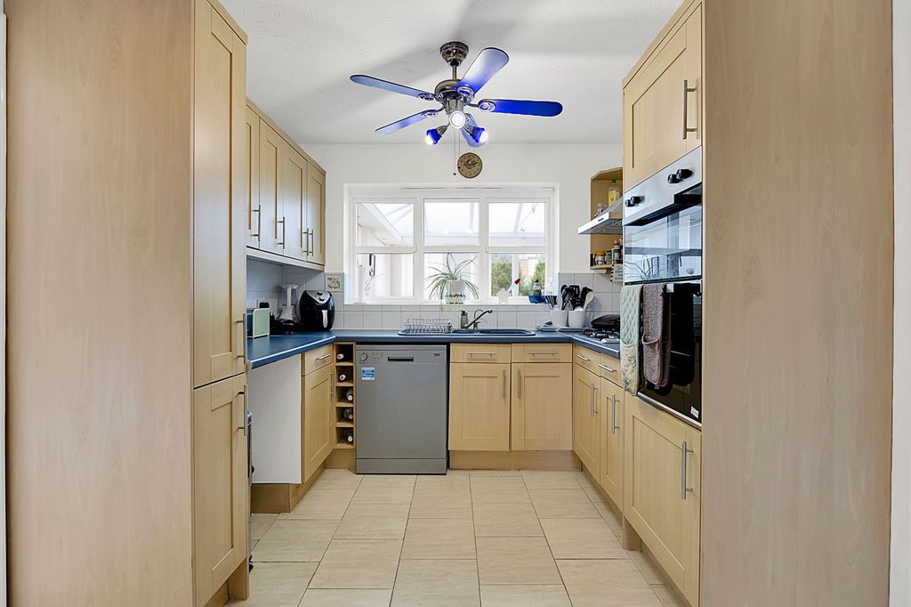 Property photo 2 of 21