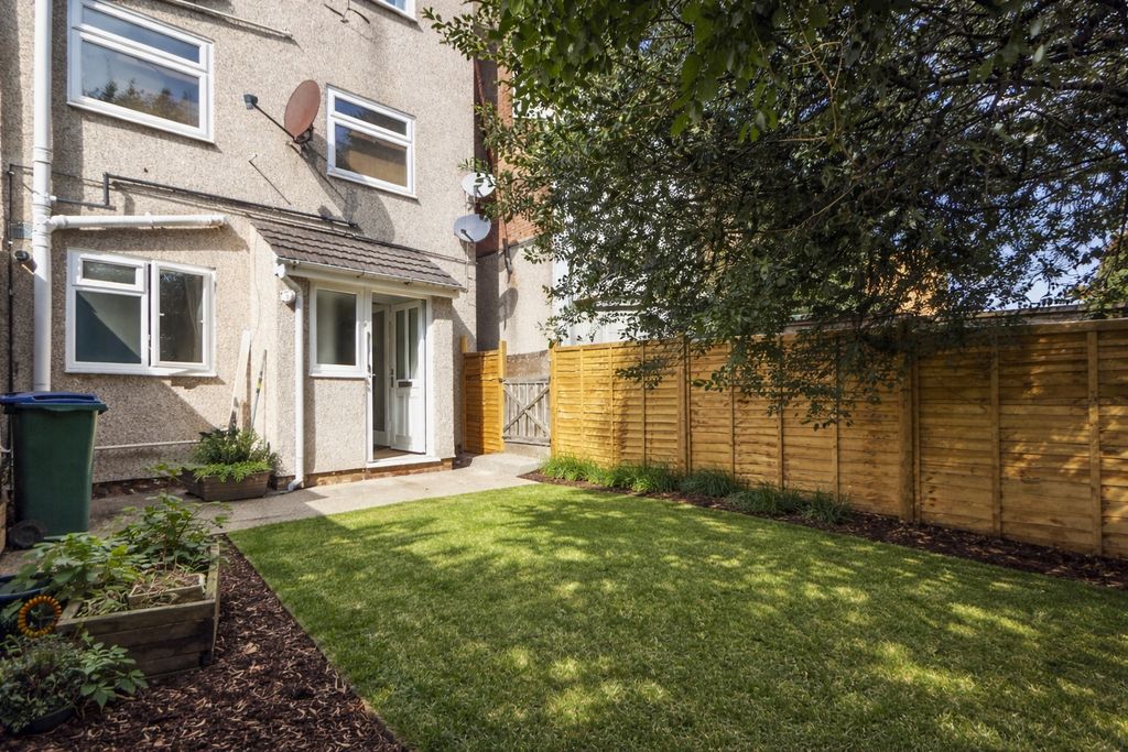 Property photo 2 of 11 Picture No. 23