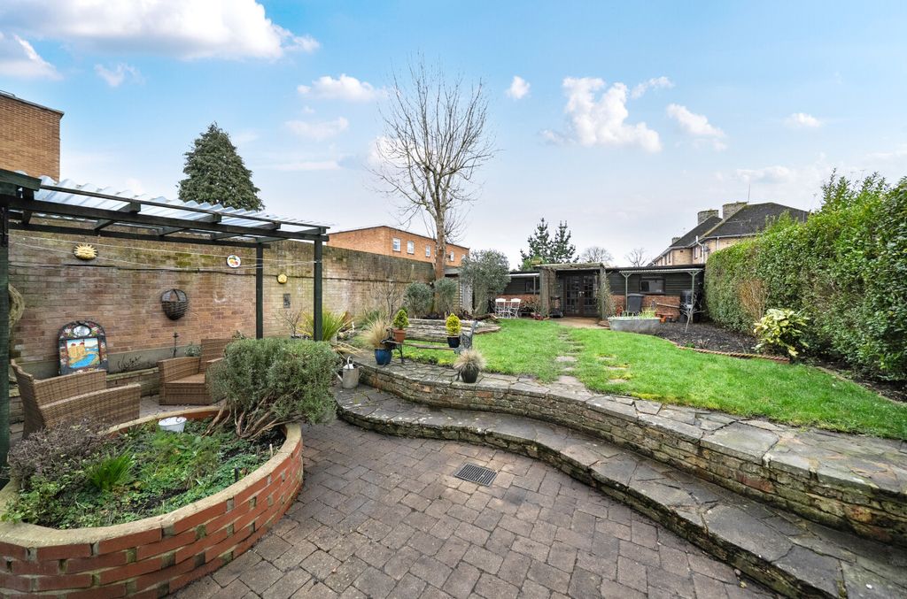 Property photo 2 of 20 1405195-16-698B63...