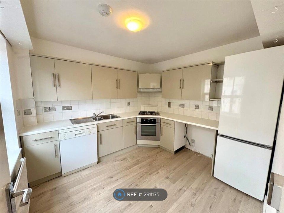 Property photo 3 of 10 Kitchen