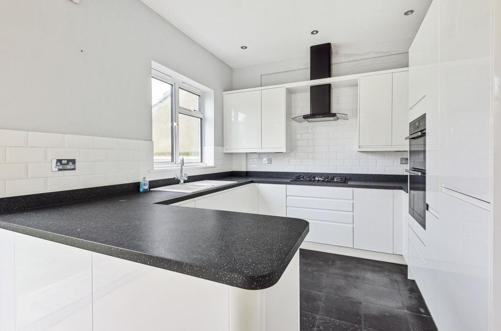 Property photo 2 of 18 Picture No. 04