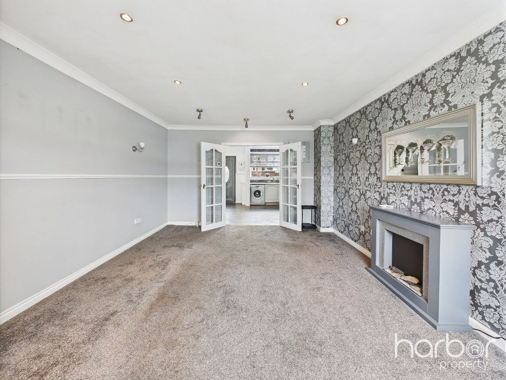 Property photo 3 of 16 3991868