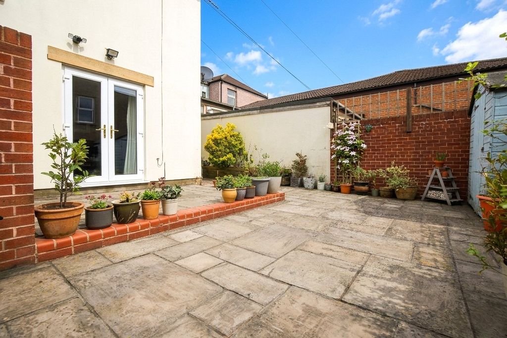 Property photo 1 of 16 Picture No. 32