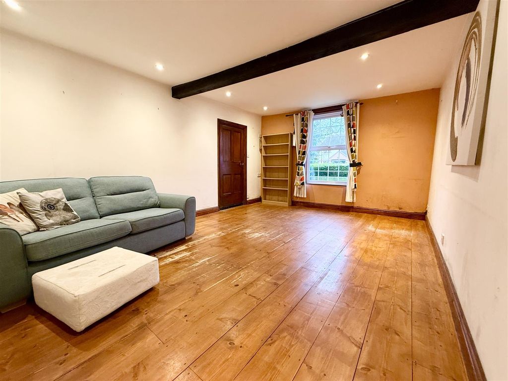 Property photo 2 of 17 Lounge