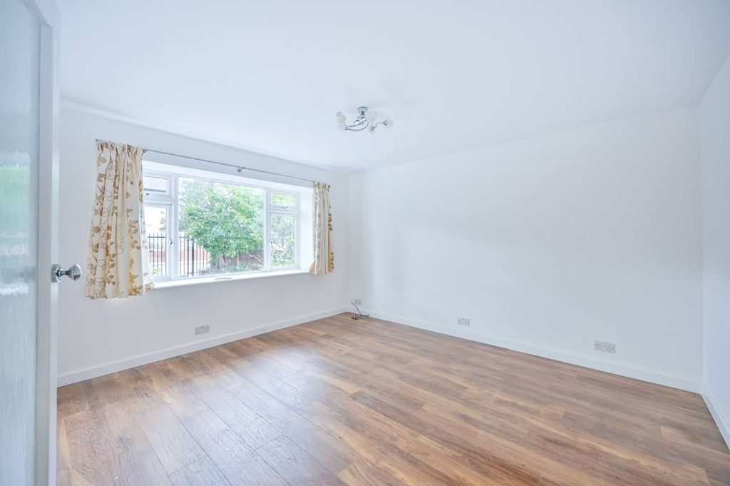Property photo 3 of 7