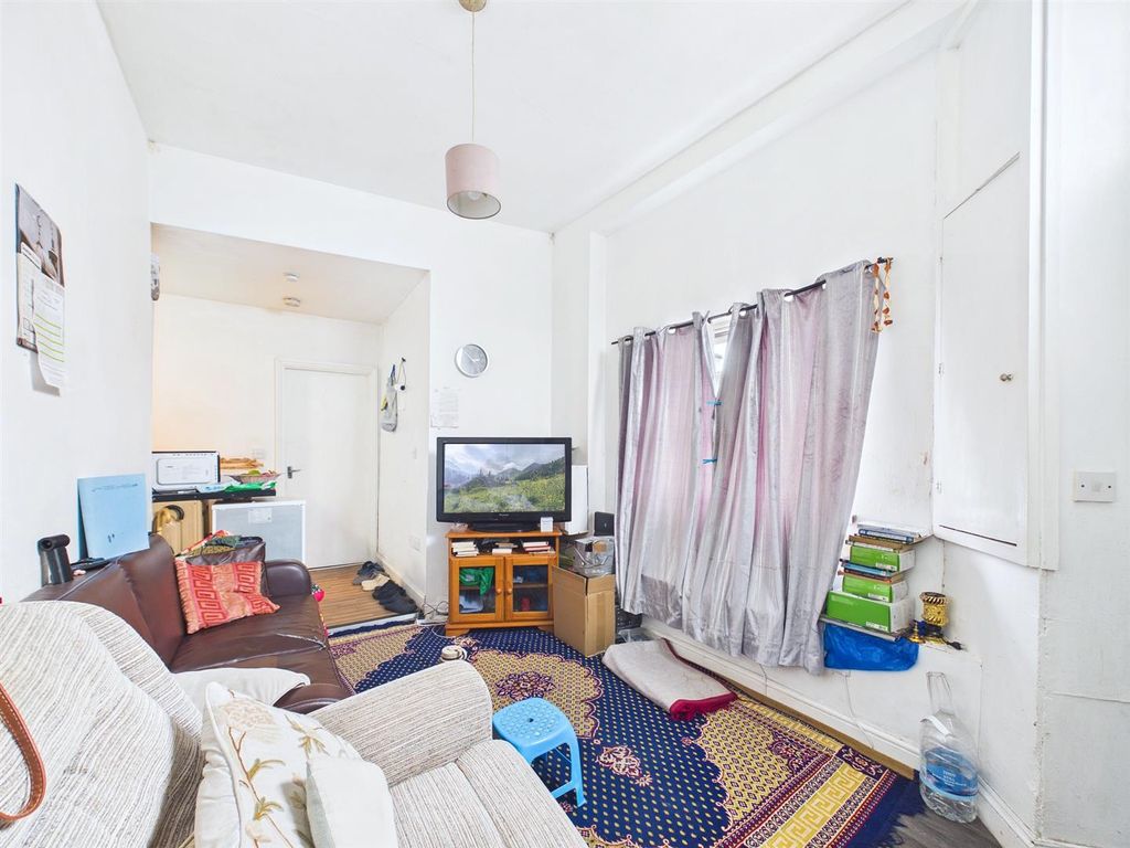 Property photo 2 of 10 2 - 2 Bedroom Flat.Jpg