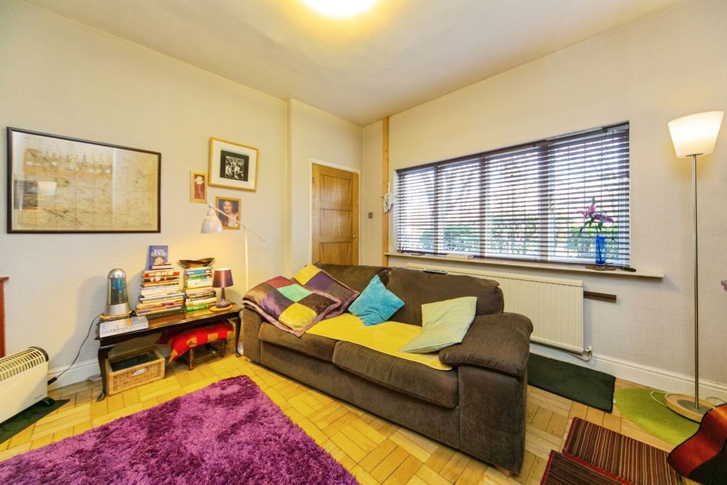 Property photo 2 of 13 Lounge