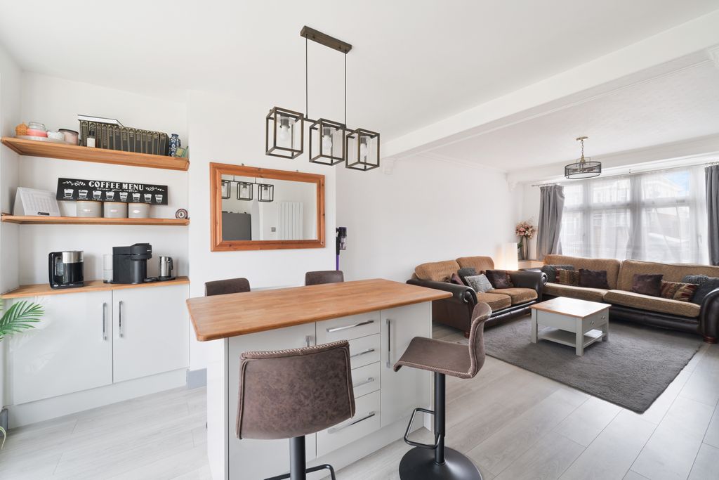 Property photo 2 of 13 Picture No. 18