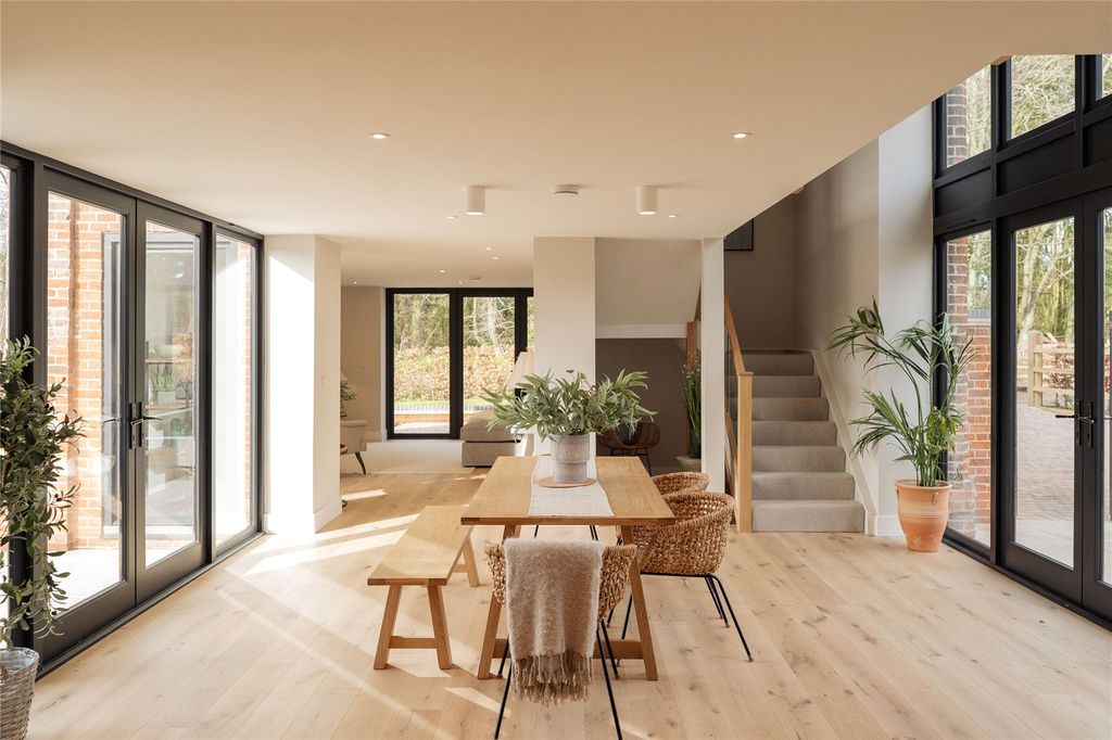 Property photo 2 of 32 Dining Area