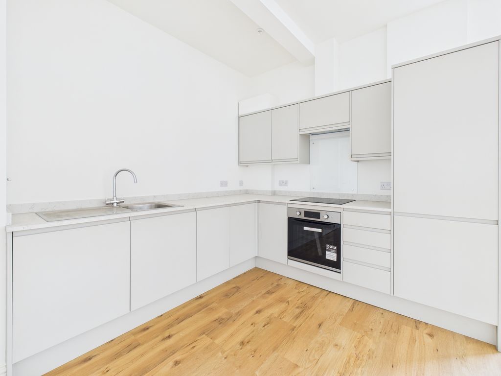 Property photo 2 of 10 Cam04938G0-Pr0319-Still006