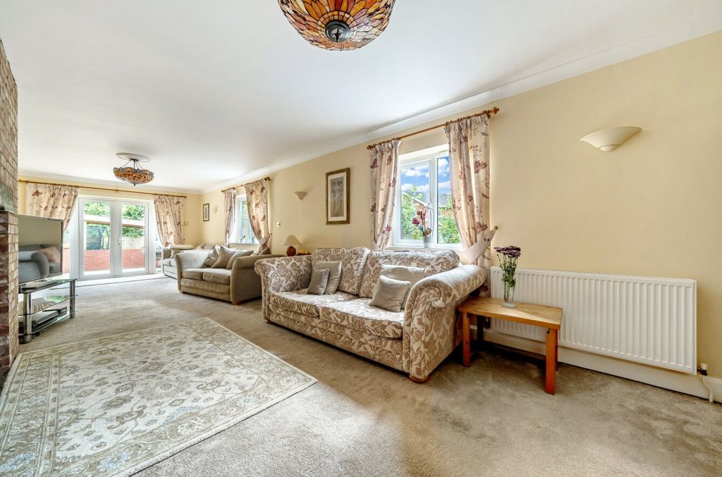 Property photo 3 of 15 Sitting Room