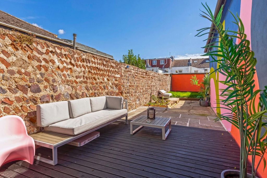 Property photo 2 of 15 3 49 Sackville.Jpg