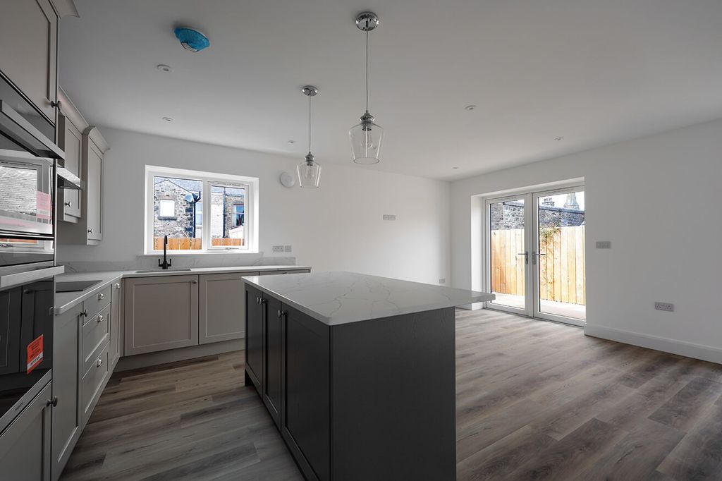 Property photo 2 of 16 4397903