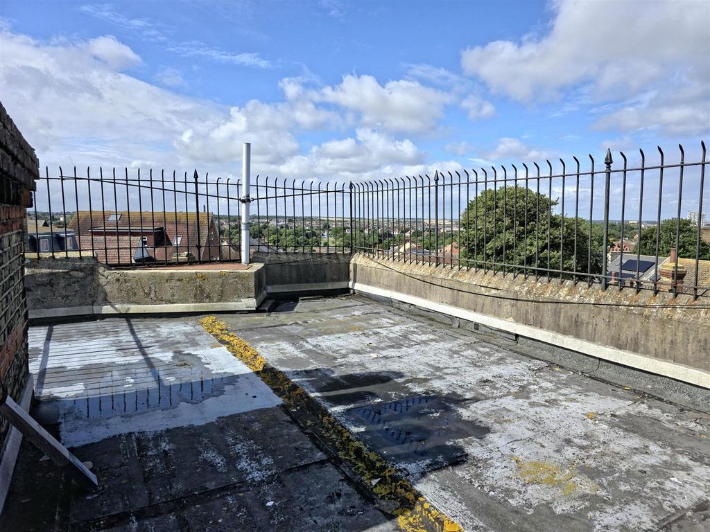 Property photo 3 of 11 Roof Terrace