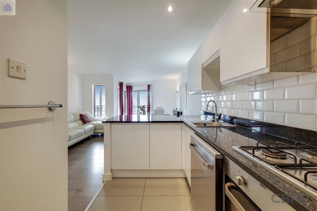 Property photo 3 of 15 Hutchings Wharf