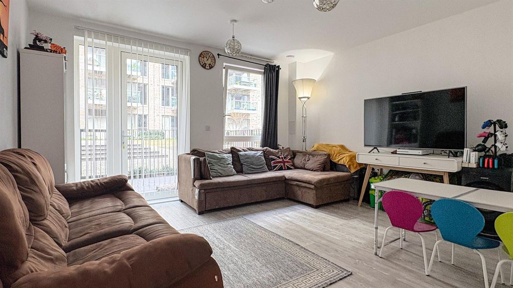 Property photo 1 of 14 Barrain London Flat For Sale In Upton Park E13