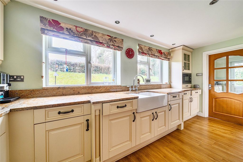 Property photo 2 of 18 Picture No. 12