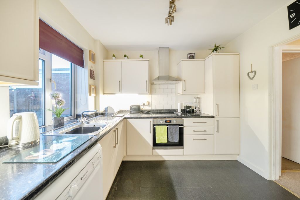 Property photo 2 of 20 1400295-12-696920...