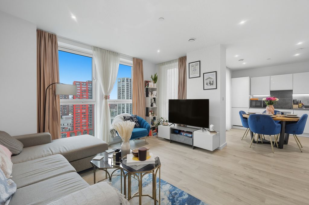 Property photo 3 of 17 Photo 3