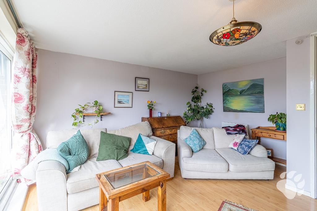 Property photo 3 of 28 Lounge