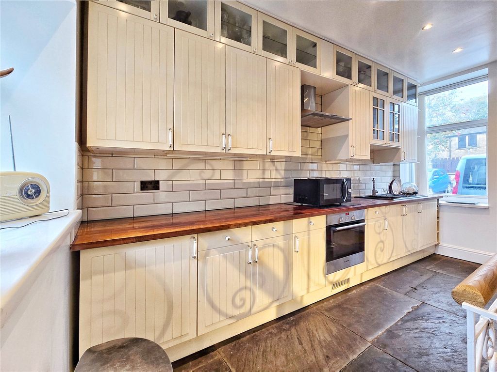 Property photo 2 of 15 Kitchen