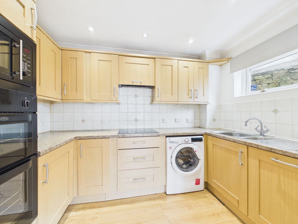 Property photo 2 of 11 Kitchen