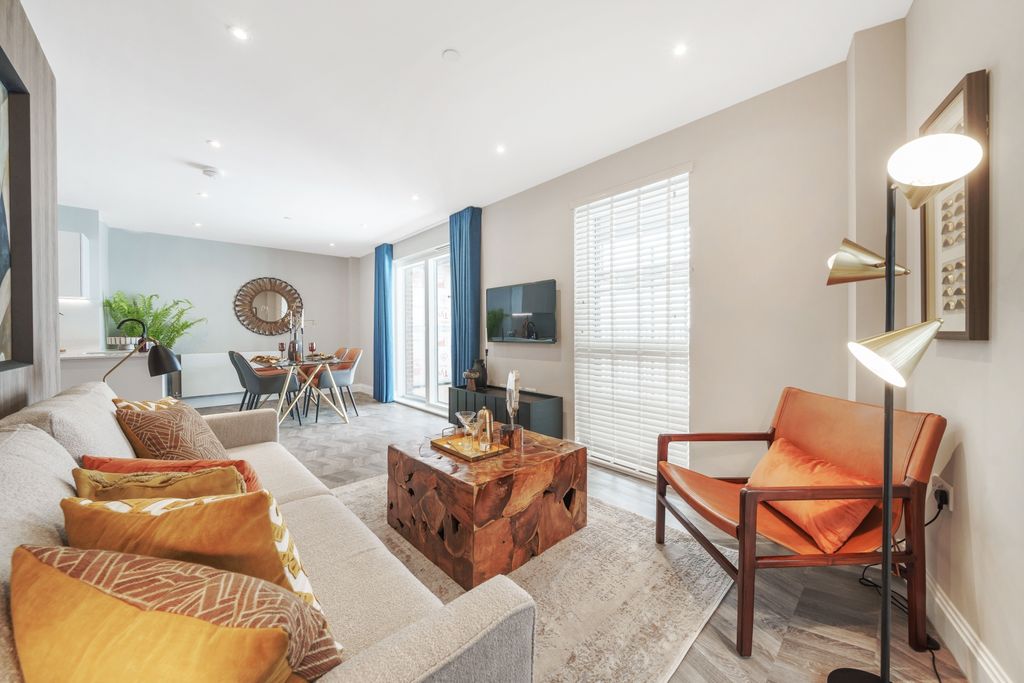 Property photo 1 of 7 Living Area