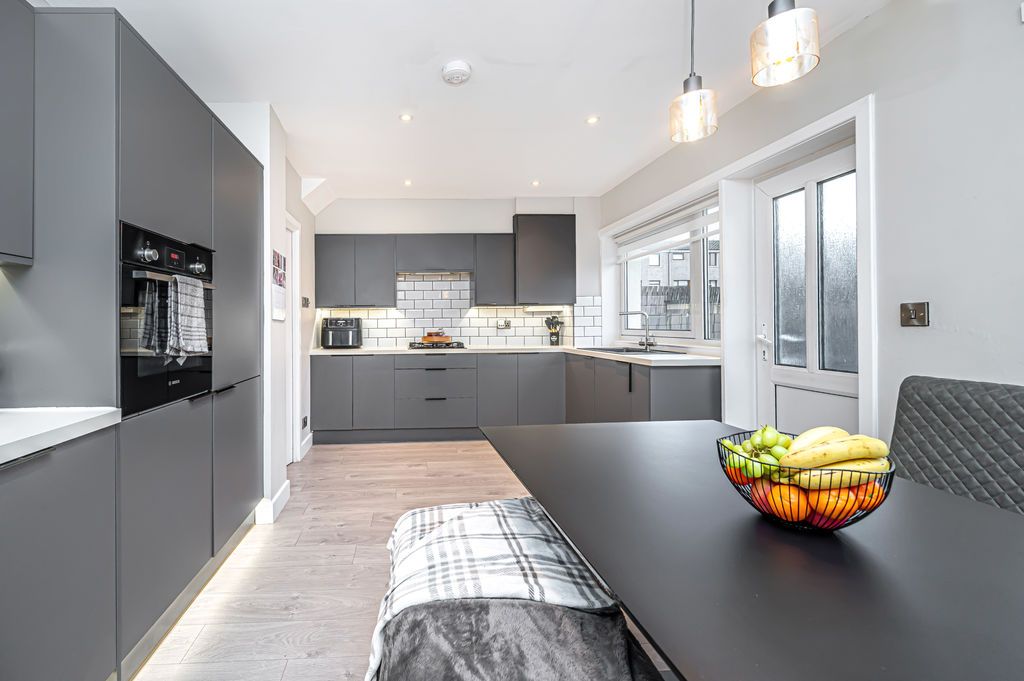 Property photo 2 of 22 Dining Kitchen