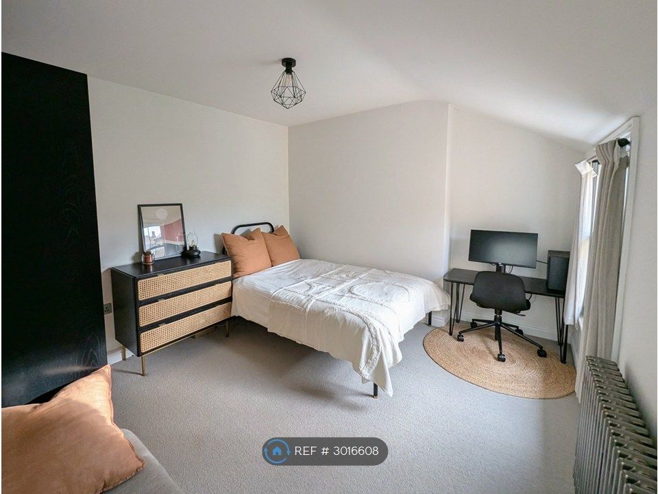 Property photo 3 of 9 Bedroom 2