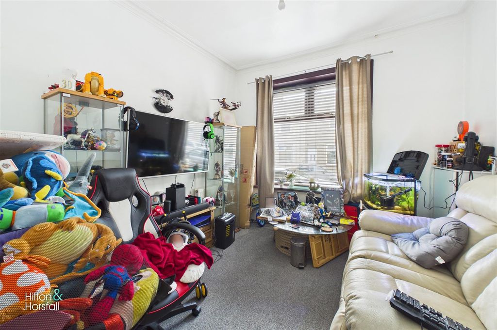 Property photo 2 of 9 Plover Street