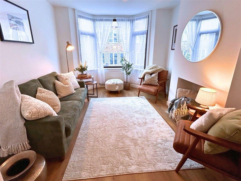 Property photo 2 of 13 Lounge New