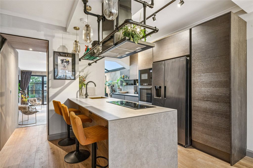 Property photo 2 of 19 Picture No. 15