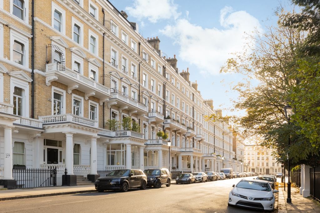 Property photo 1 of 9 Queens Gate Garde...
