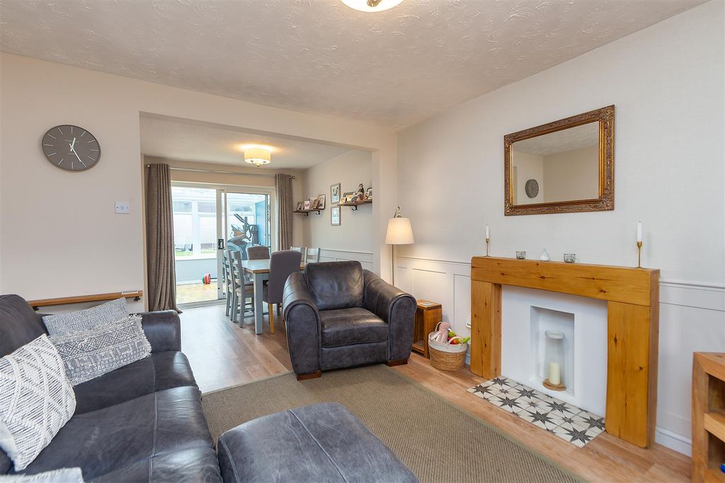 Property photo 2 of 22