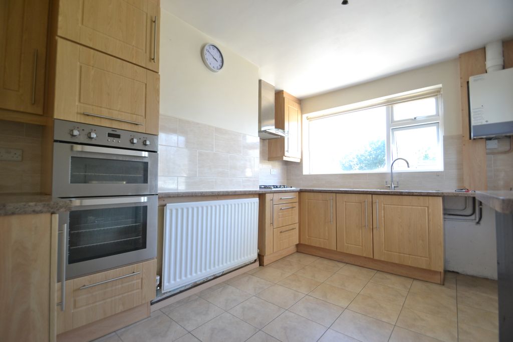 Property photo 3 of 16 Kitchen