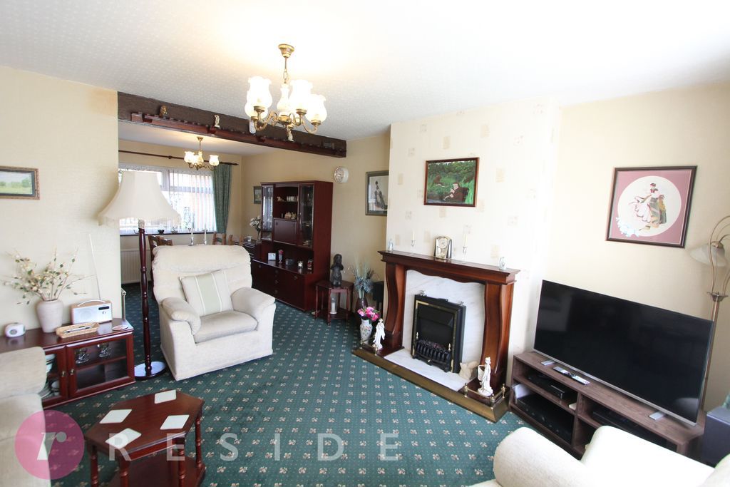 Property photo 2 of 13 Lounge