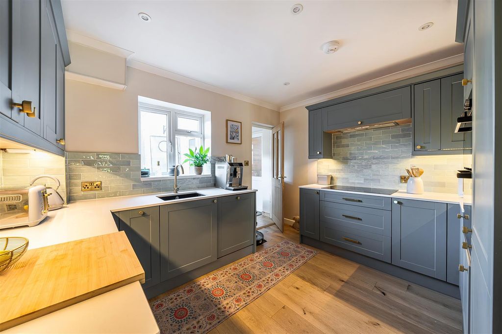 Property photo 3 of 16 Kitchen