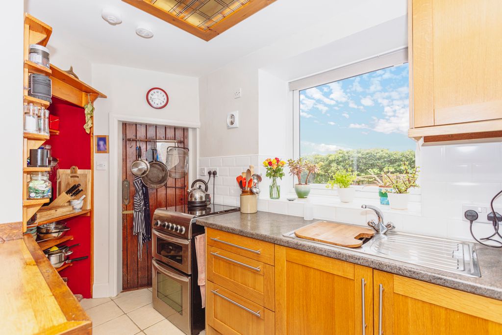 Property photo 3 of 32 Kitchen