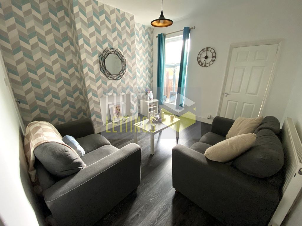 Property photo 1 of 11 Photo 8