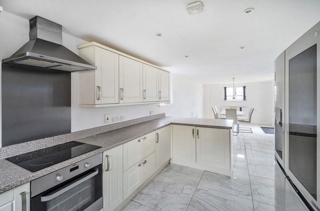 Property photo 2 of 23 106866419