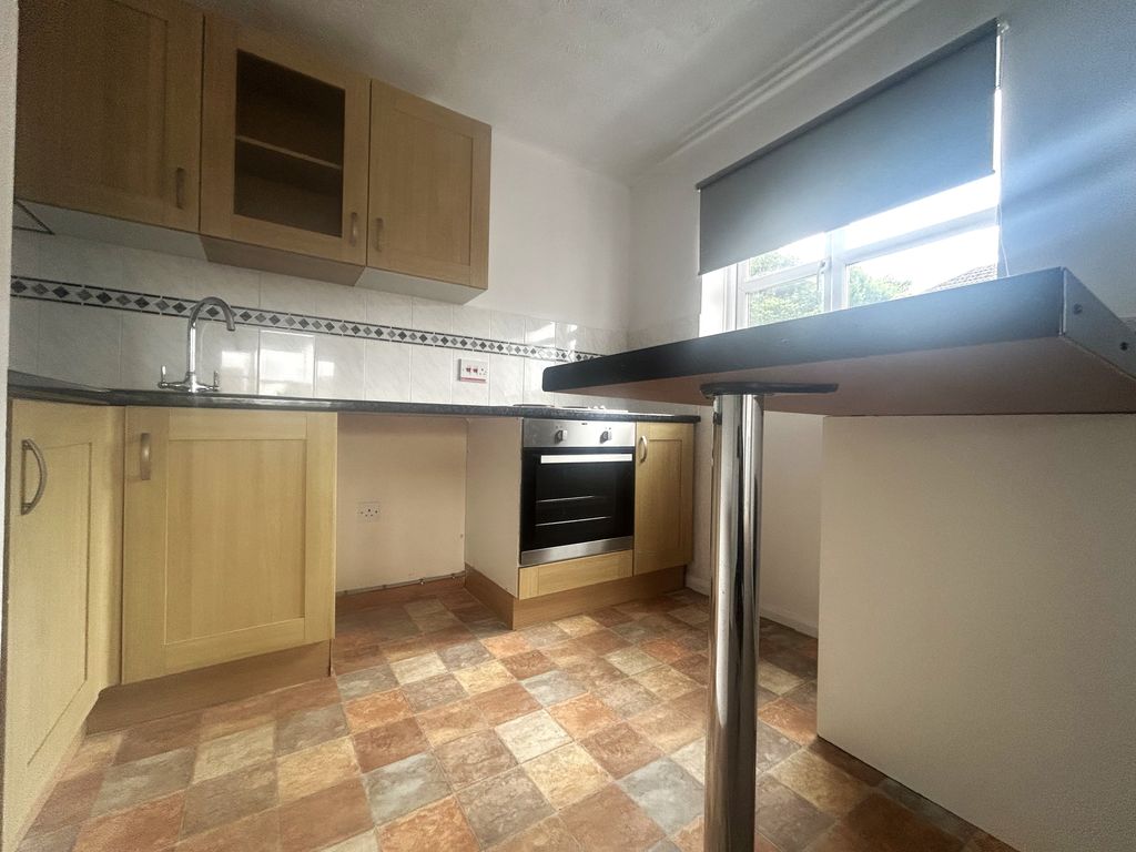 Property photo 3 of 6 Kitchen