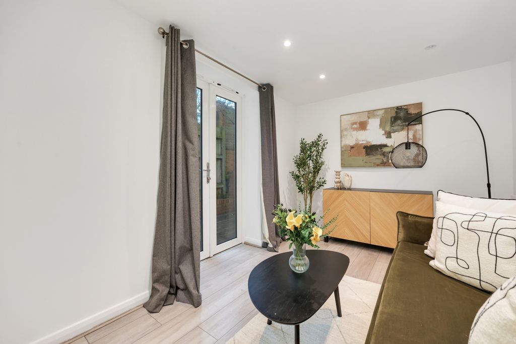 Property photo 3 of 15 Picture No. 23