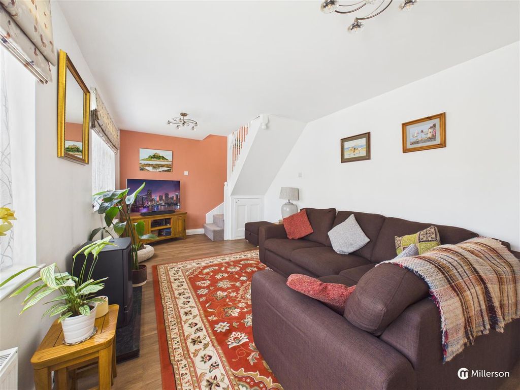 Property photo 2 of 40 Lounge