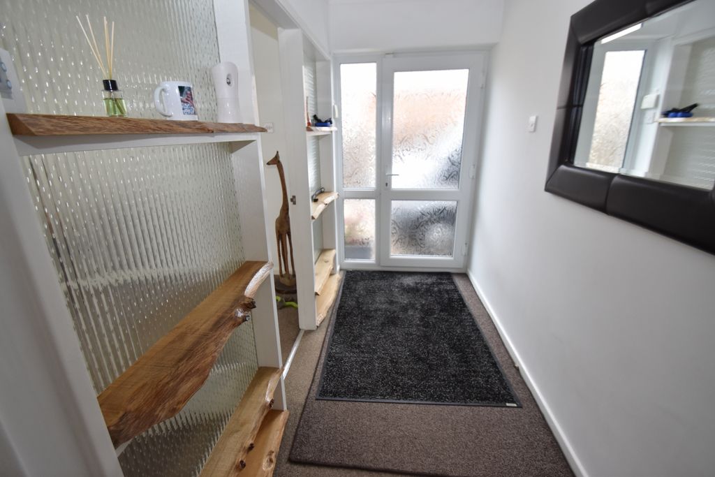Property photo 3 of 12 Entrance Hall