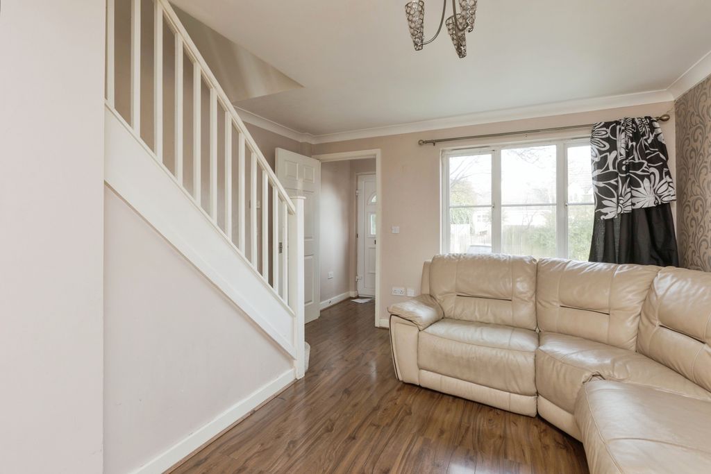 Property photo 3 of 16 Lounge